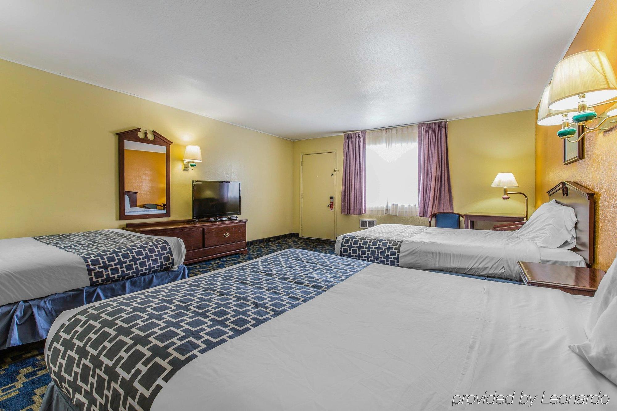 Westward Inn Crescent City Bagian luar foto